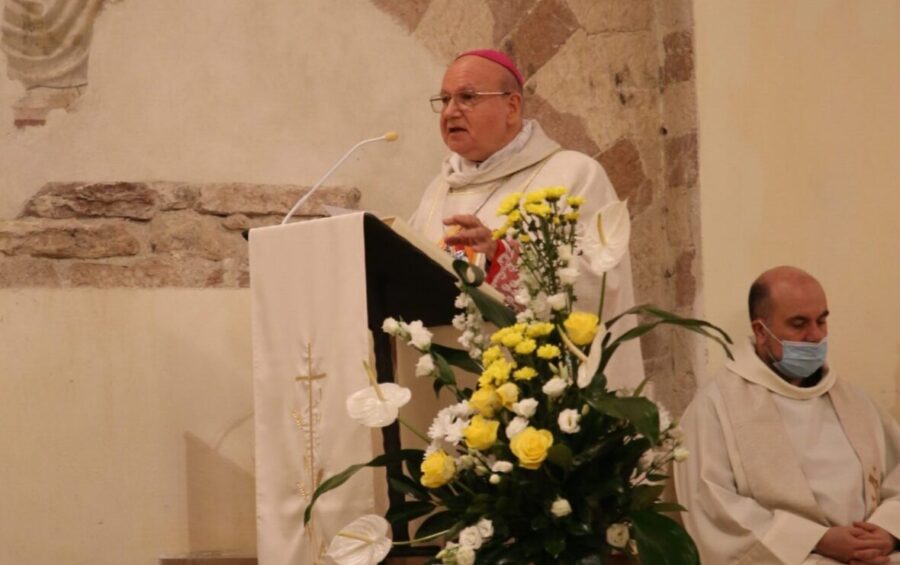 Mons. Sorrentino: “Un anno speso nella solidarietà che ha permesso di recuperare valori importanti come la famiglia”